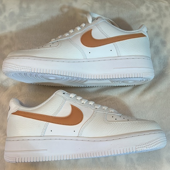 Nike Air Force 1 ‘07 Size 9 US WMNS SKU FQ2742-101 - Picture 3 of 8